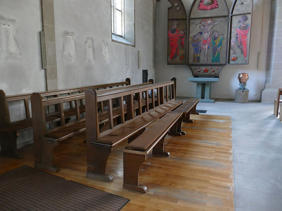 Räumung des Restinventars und der Kirchenbänke aus der Kirche (Foto: Karl-Franz Thiede)